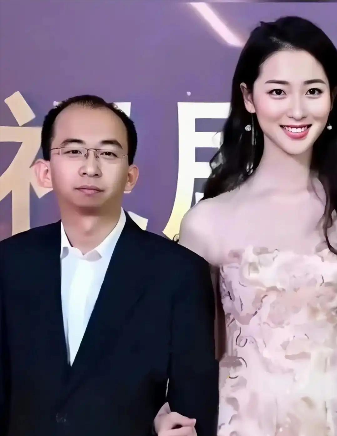 巨兴茂用10亿身家，娶到了大美女孟久淇，明明是人生赢家，却因和妻子的颜值差距，被