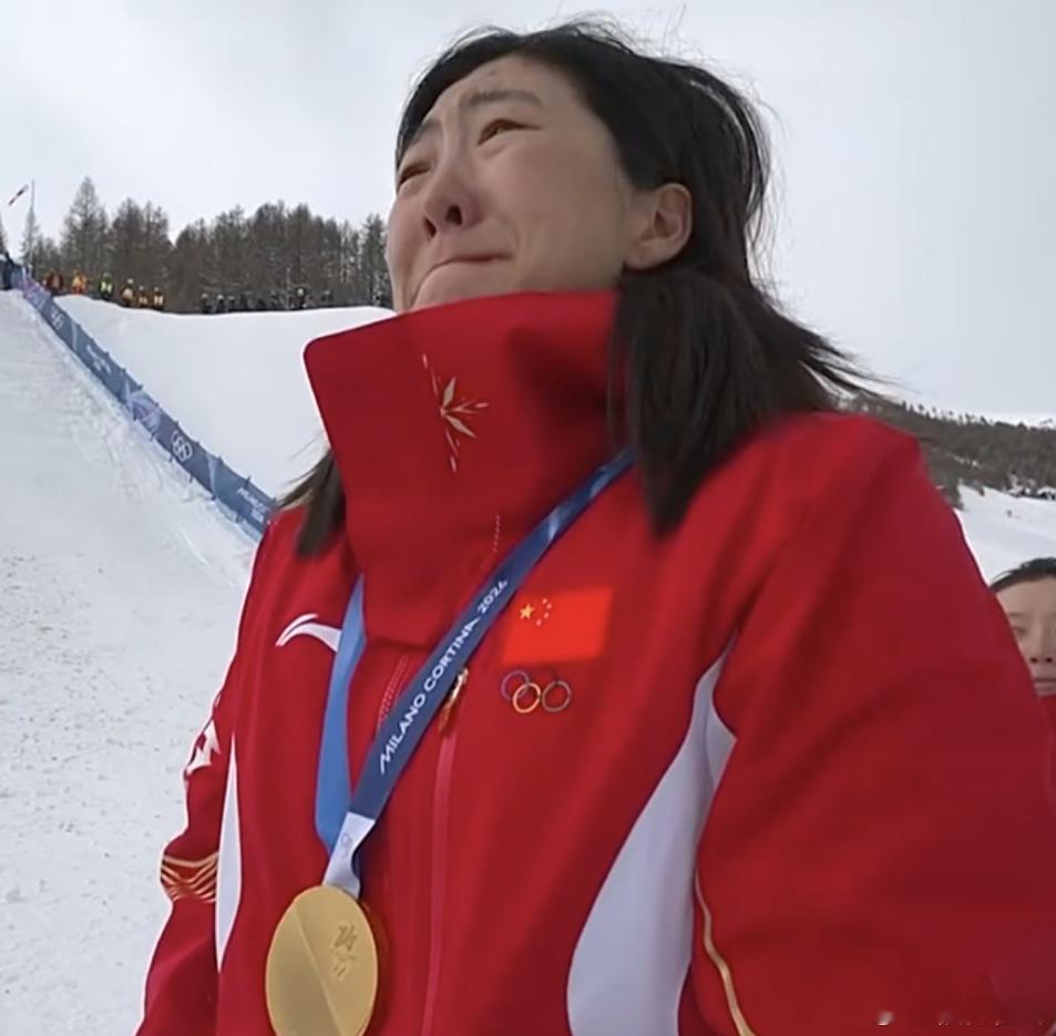 缘于那份心中的热爱，徐梦桃一次又一次地突破自己、战胜伤病，最终她以五朝元老的身份