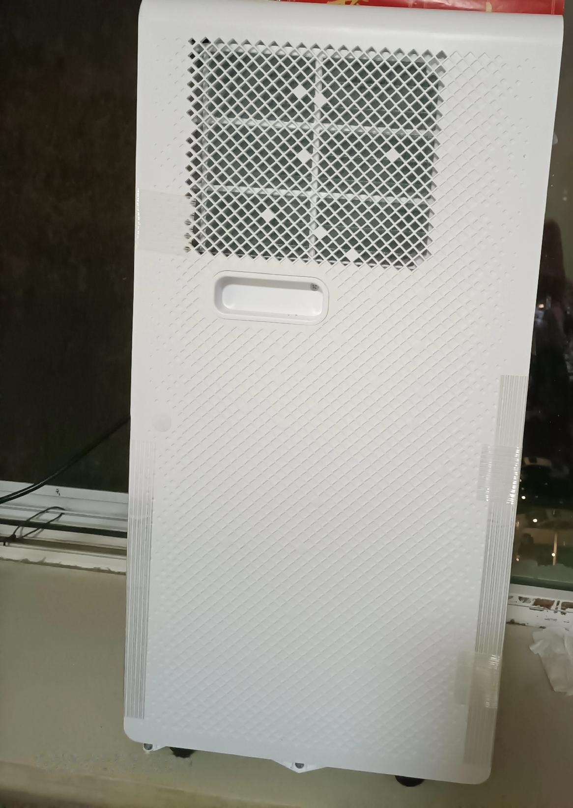 总之空调买的有点不可心，能制冷但放在窗户边上不怎么得劲。
        老公又