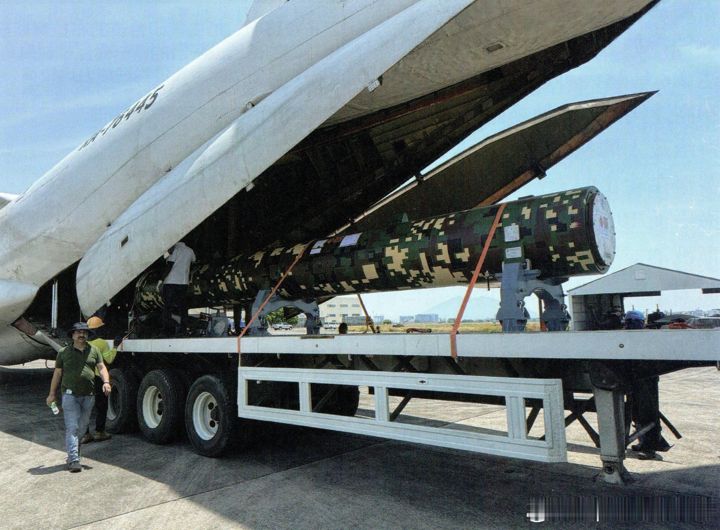 2024年4月印度空军使用C-17和伊尔-76运输机将首批“布拉莫斯”岸舰导弹系