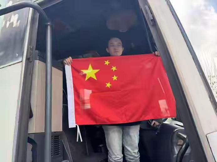 最近刷到美国攻打伊朗的视频，心里感慨万千，何其有幸生在中国，国家的强大让我们可以