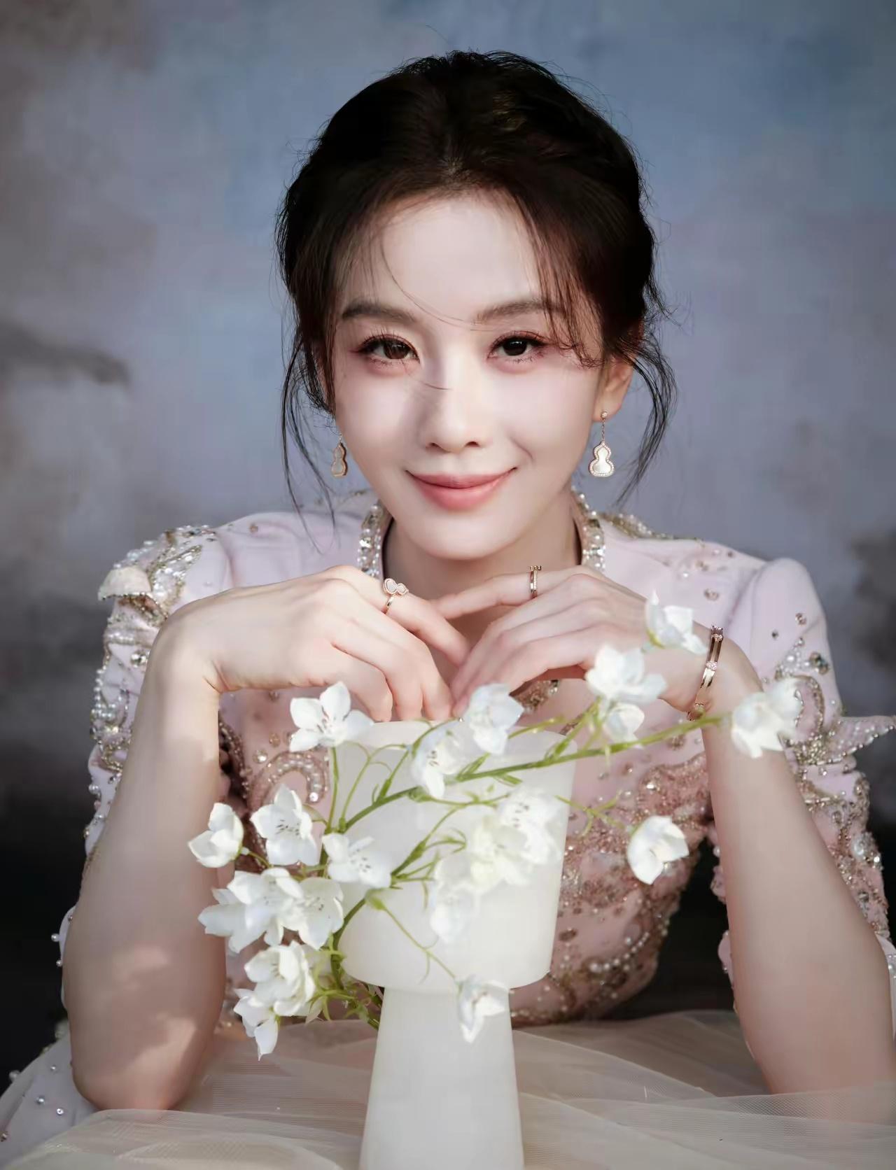 刘诗诗生图居然比精修好看，修图费都省的。 