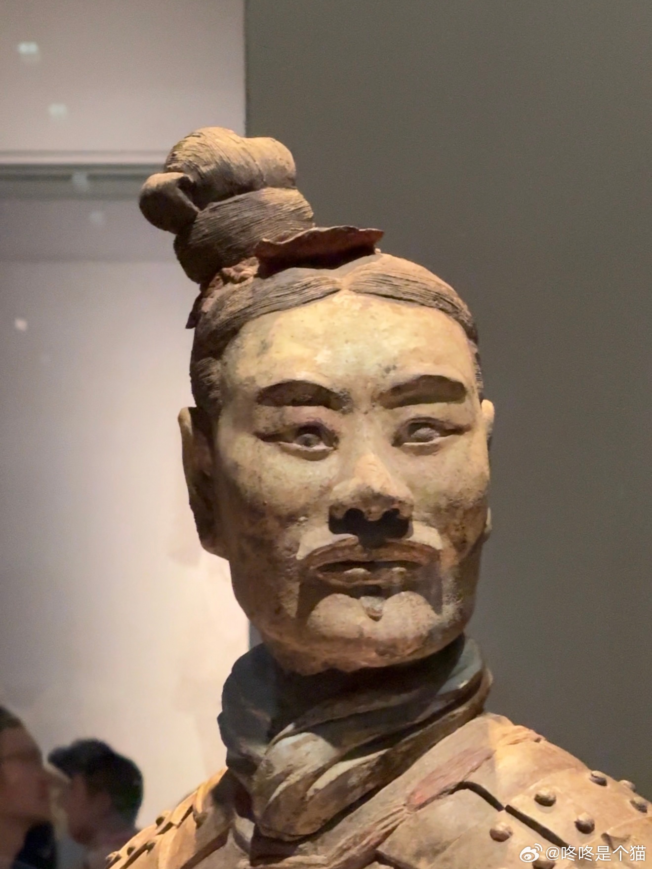 我以后可能不会想去主理人开的店了，喝杯咖啡的功夫，主理人说了八百个客人的坏话，全