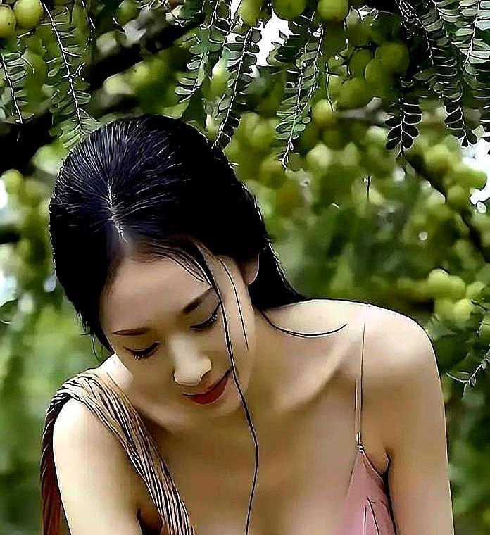 捅破中国女演员天花板的，不是流量，而是一句台词没有的马丽。
她没说话，但你看见了