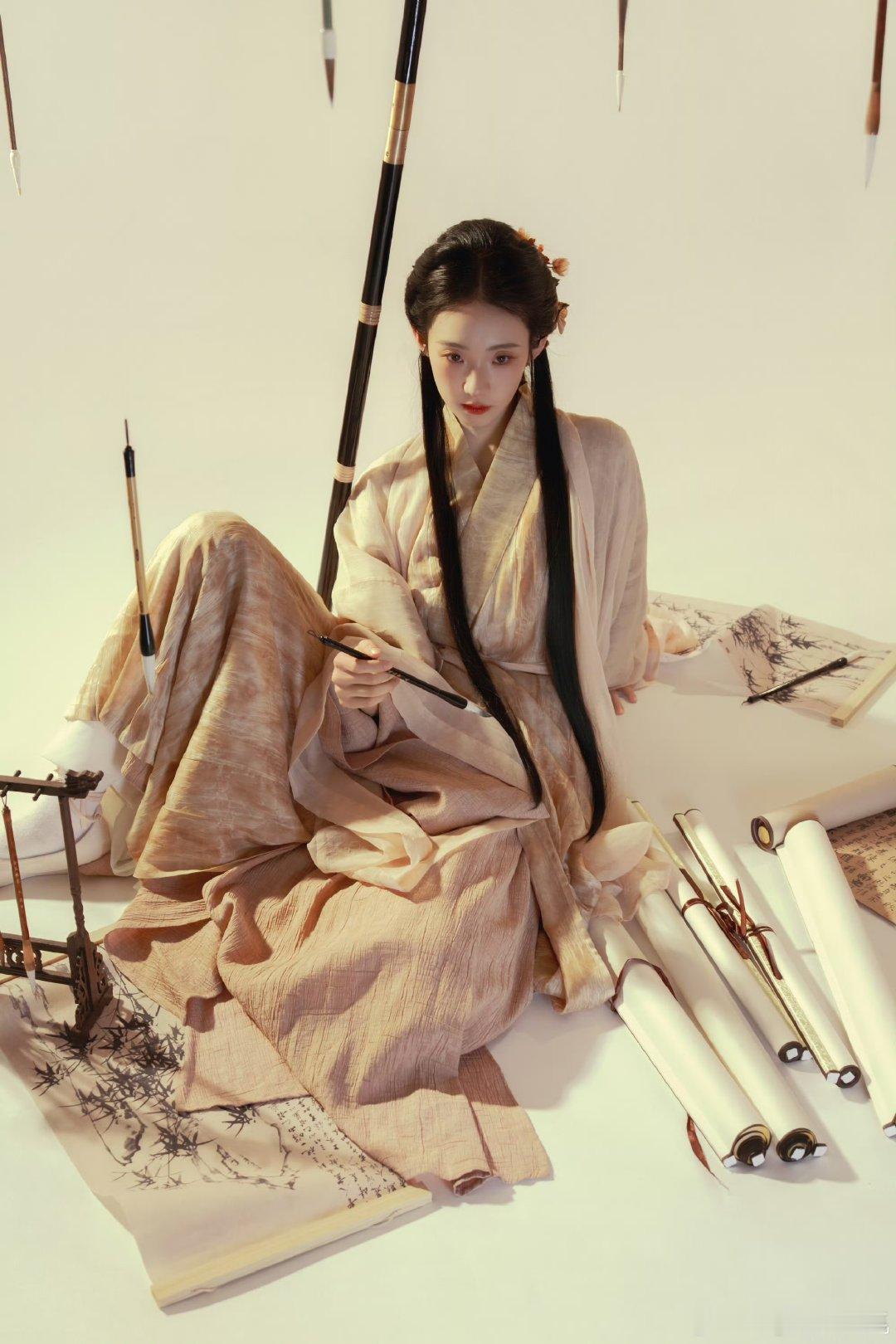 时代峰峻离倒闭越来越远了不管是晚会盛典还是热门综艺，总能看到时代峰峻少年的身影，