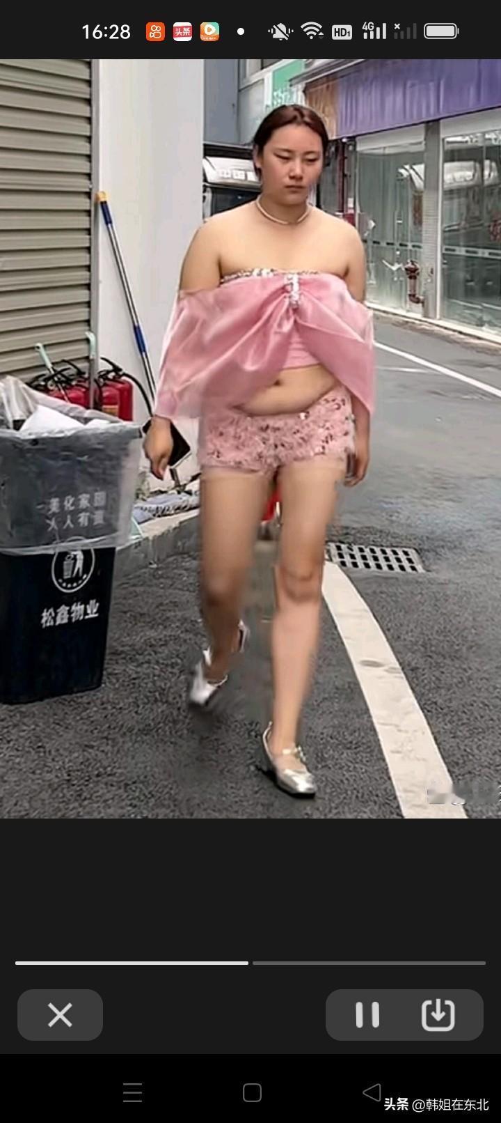 这女子也太敢穿了！敢露穿搭