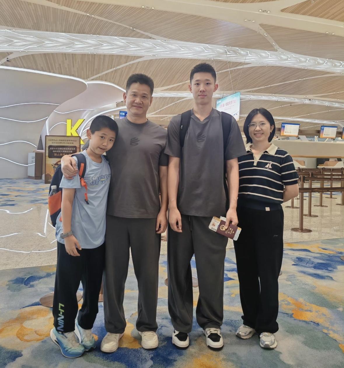 16岁国青后卫张宇辰正式出发，冲击全美第一美高轮换席位
今天，国青小将张宇辰在个