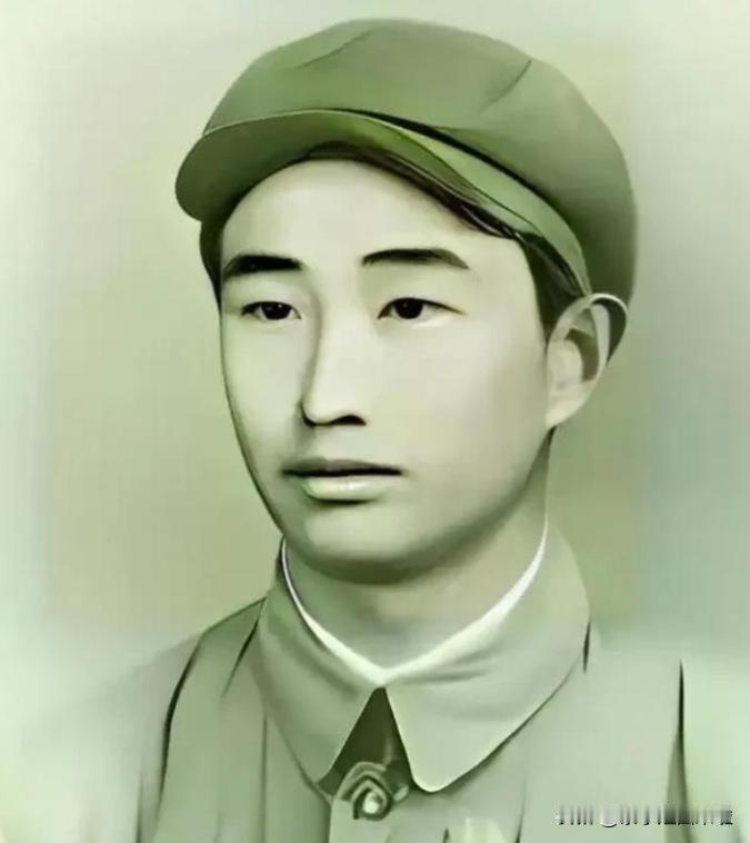 1943年，日军空袭时，18岁战士宋岭春仰面躲在草丛里，看飞行员探头出来，当敌机