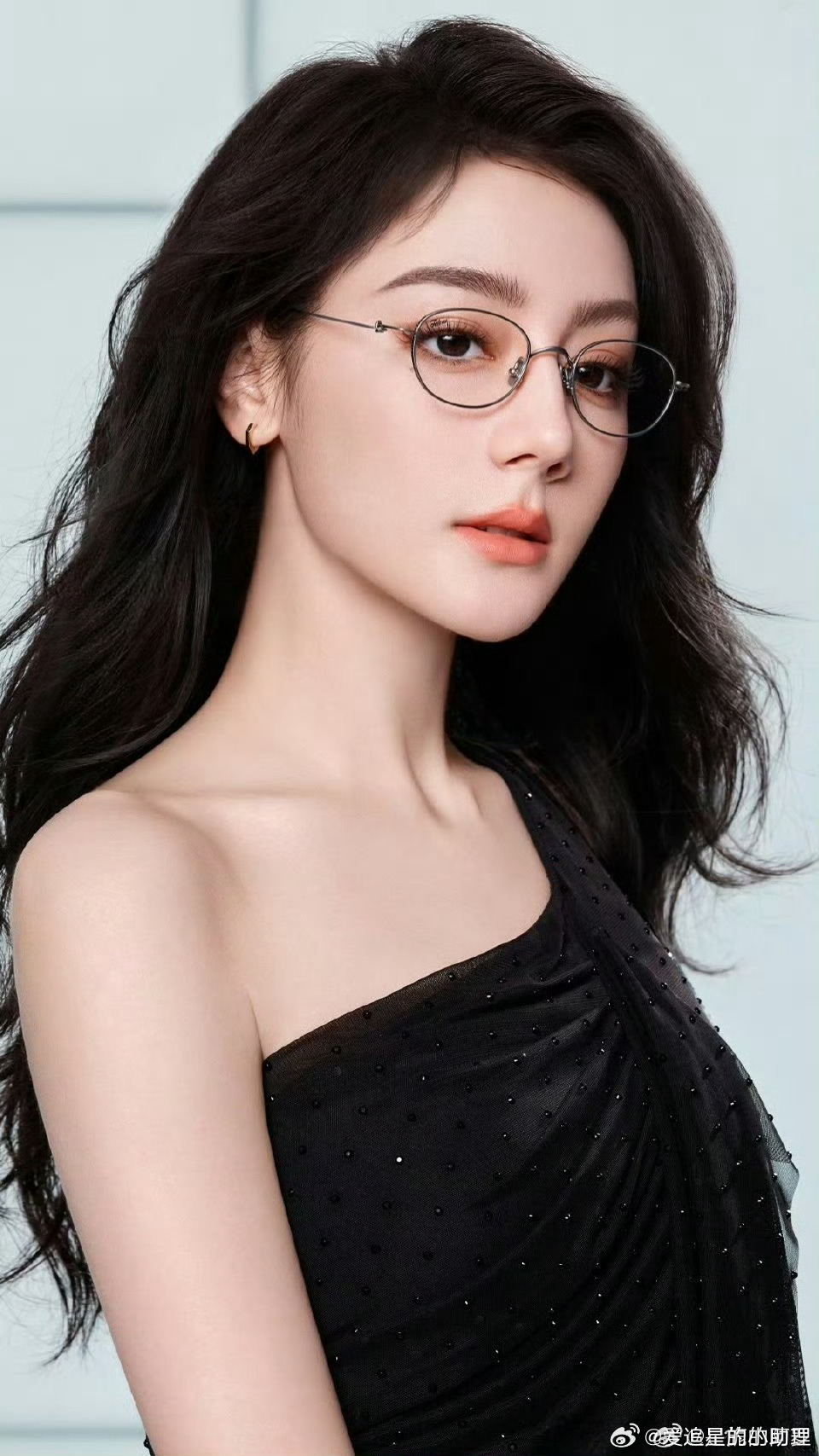 古力娜扎🆚迪丽热巴👓代言出图，你更喜欢谁的风格？ 