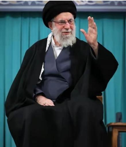 美以狂轰 40 天伊朗没垮，最该感谢的人已牺牲，他攒了 37 年家底救国家
 