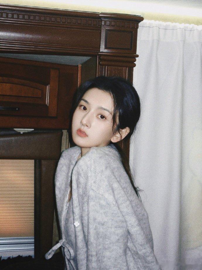 宋祖儿晒小青笔记 宋祖儿故事感 宋祖儿晒小青笔记，宋祖儿故事感 