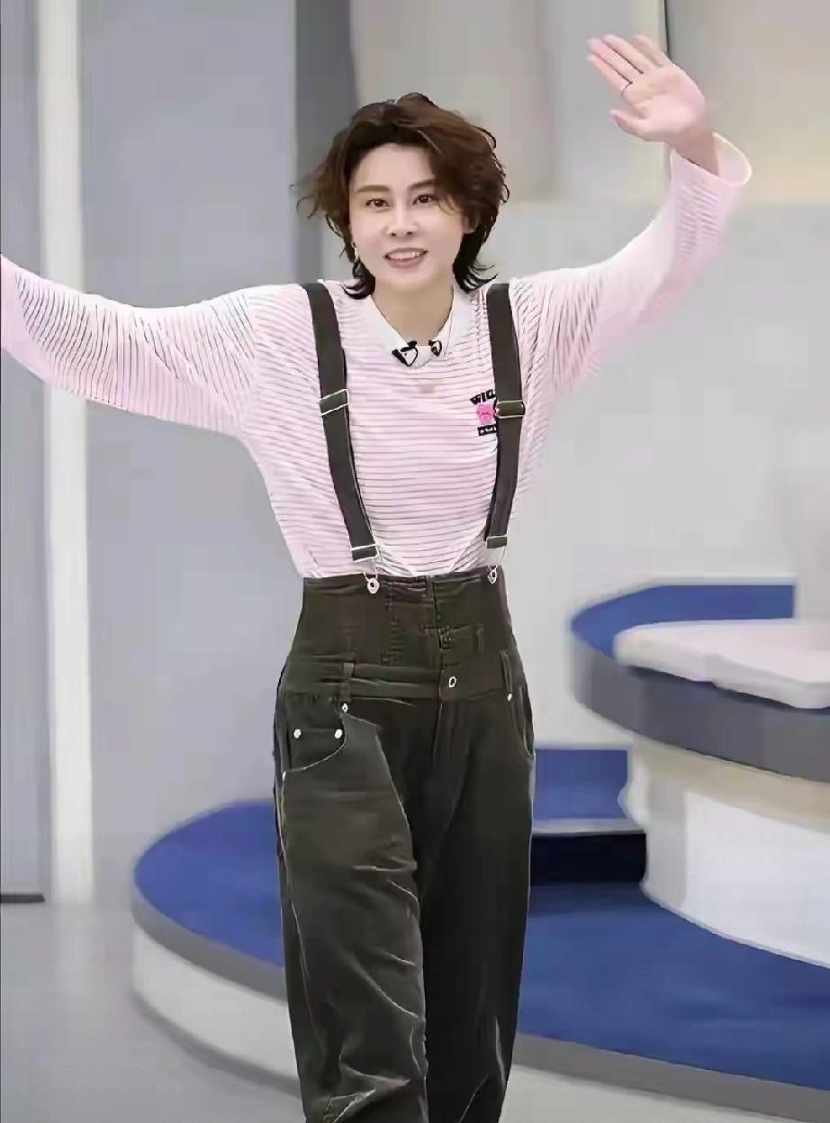 王濛浪姐遮纹身藏泪目故事！一句话道尽奥运传奇遗憾
 
       王濛在浪姐舞