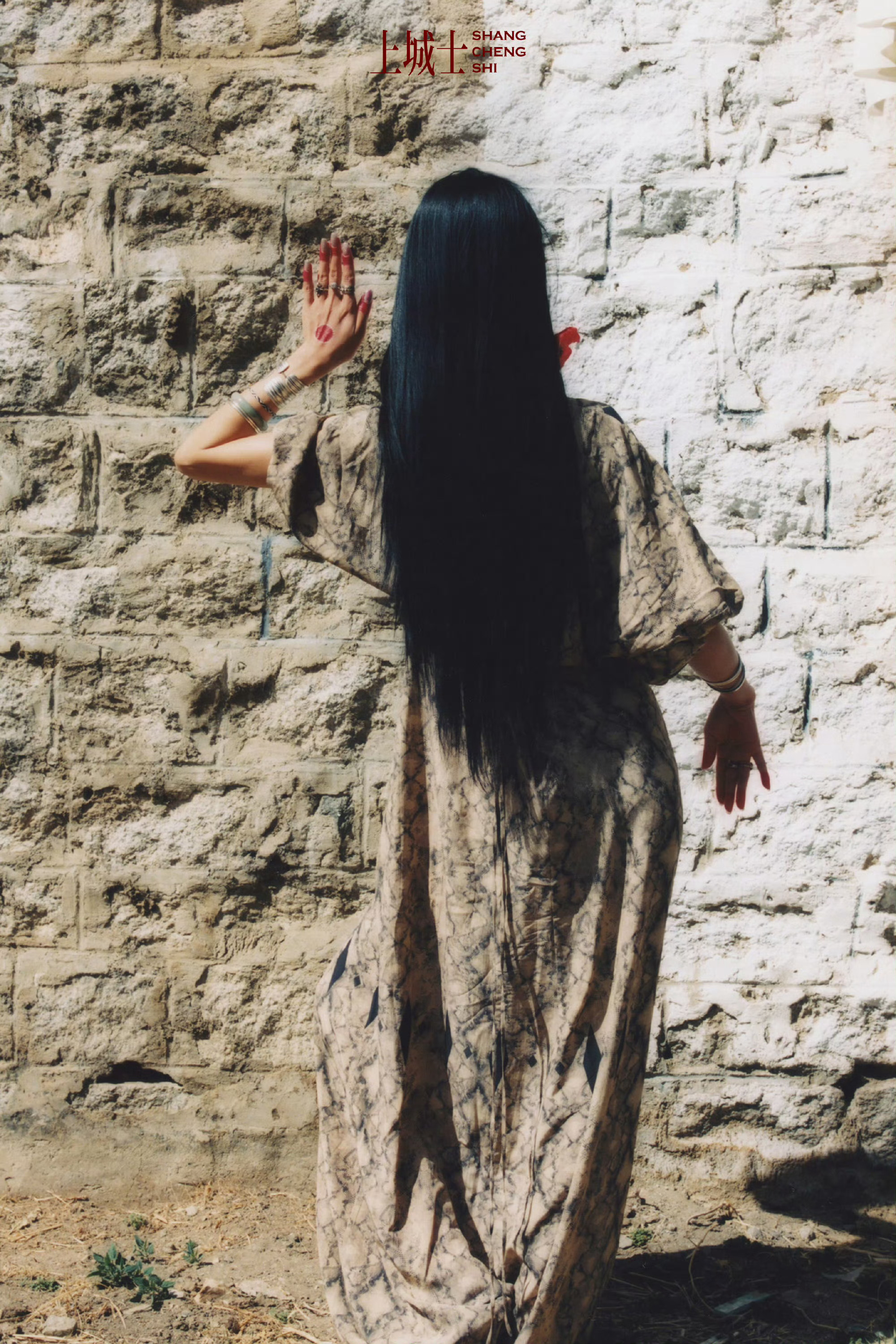 声音，是宇宙力量的一部分，源于生命，既像轮盘，又像一颗种子的循环，从落地到扎根再