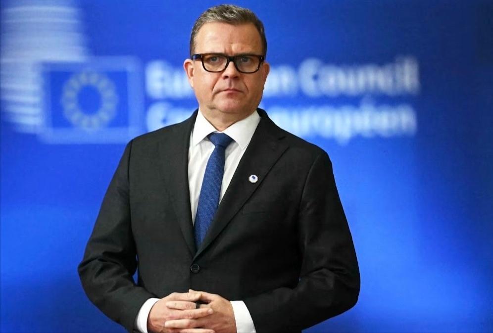 北京时间25日凌晨，芬兰总理奥尔波的专机降落在北京首都国际机场，为期4天的访华行