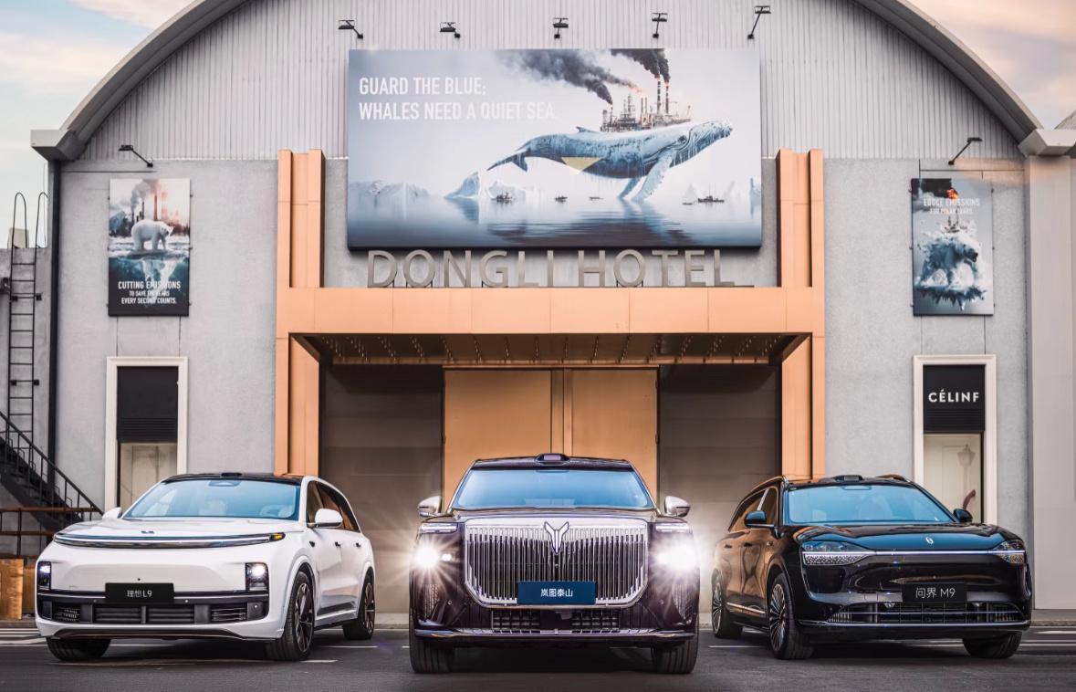 岚图泰山这个前脸真心可以，非常霸气！但它作为新能源车，用了很大的中网。 ​​​