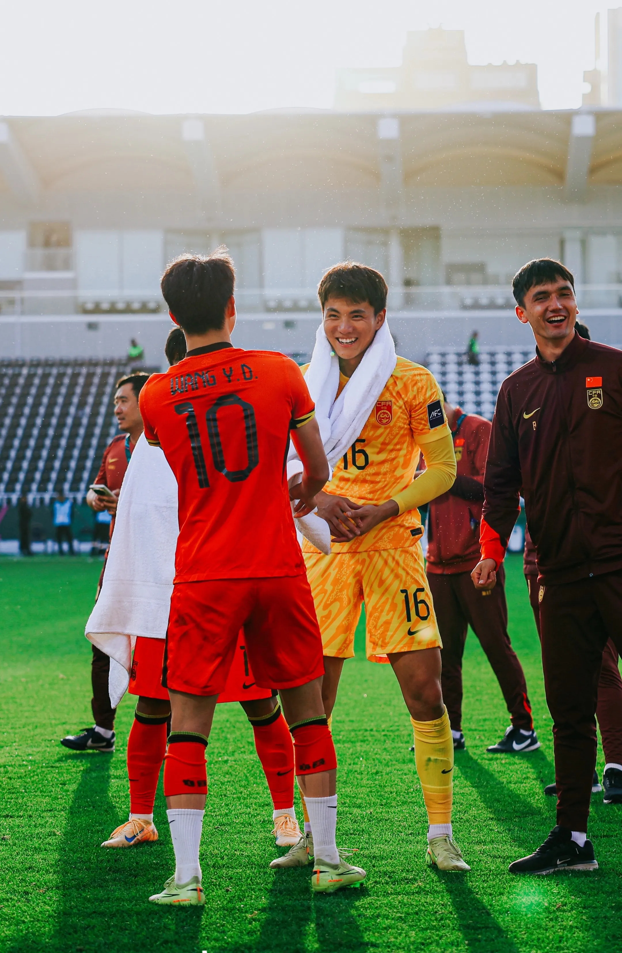 栋儿昊儿两只黑皮狗崛起吧 