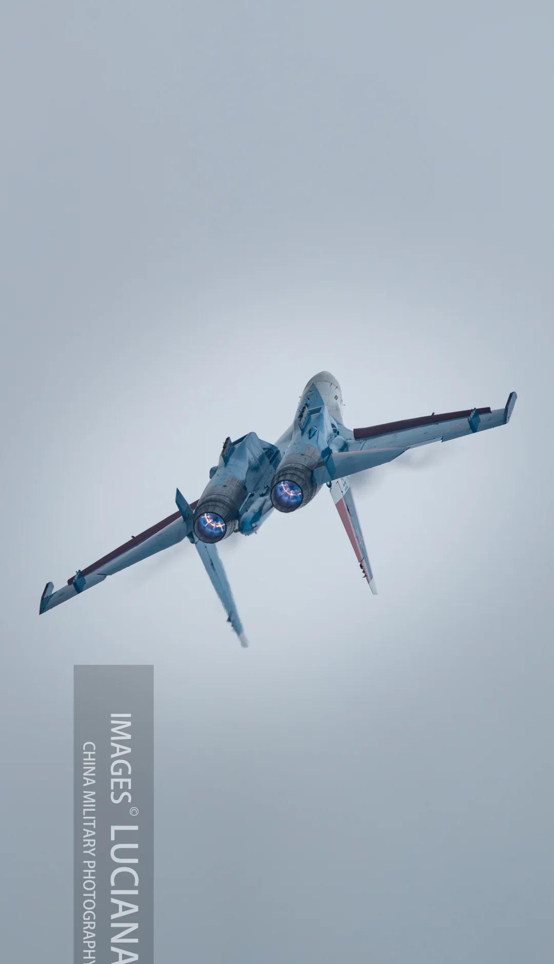 来看大毛超级侧卫的燃气灶！
这燃气灶烤鸡翅肯定香迷糊了航展 战斗机 苏35 苏3