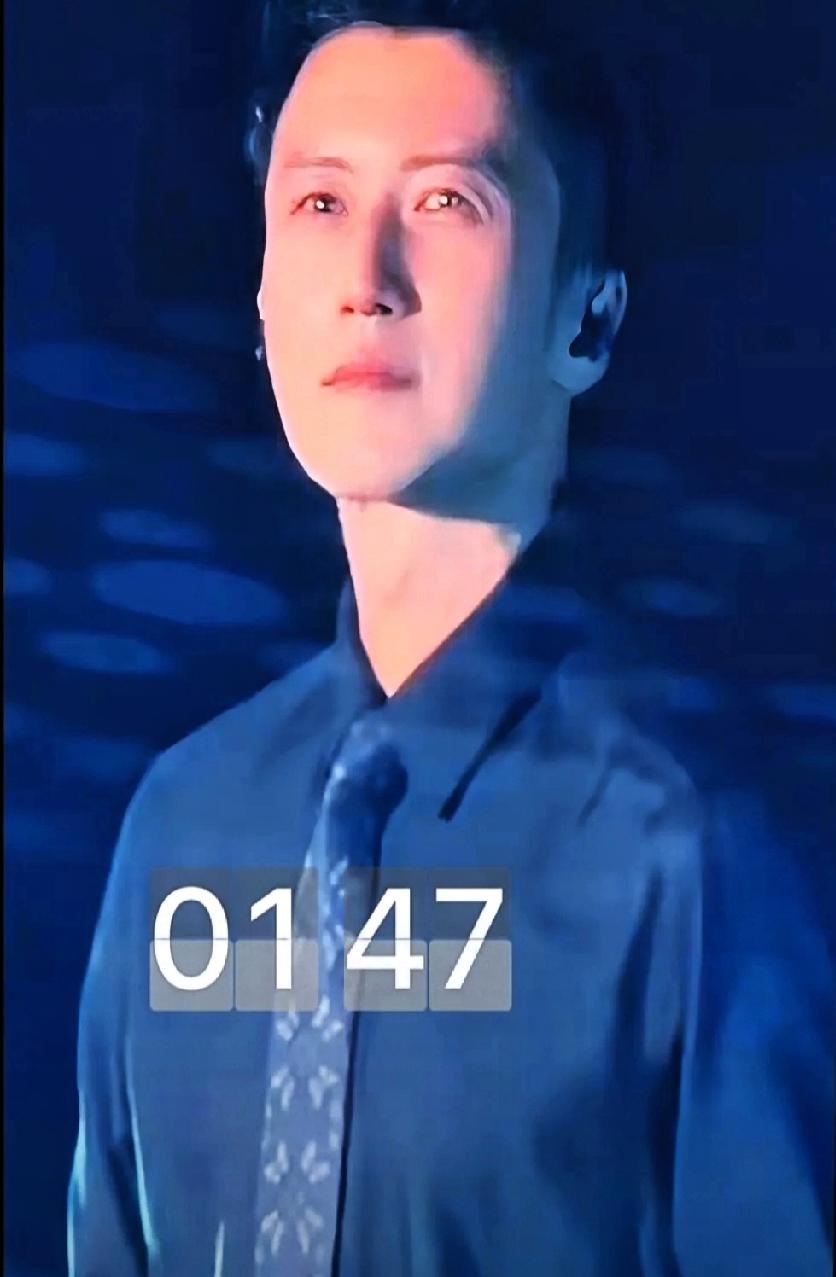 果然，谢霆锋icon还是在演唱会上哭了，
不是因为亲爹刚走，而是因为全场粉丝们很