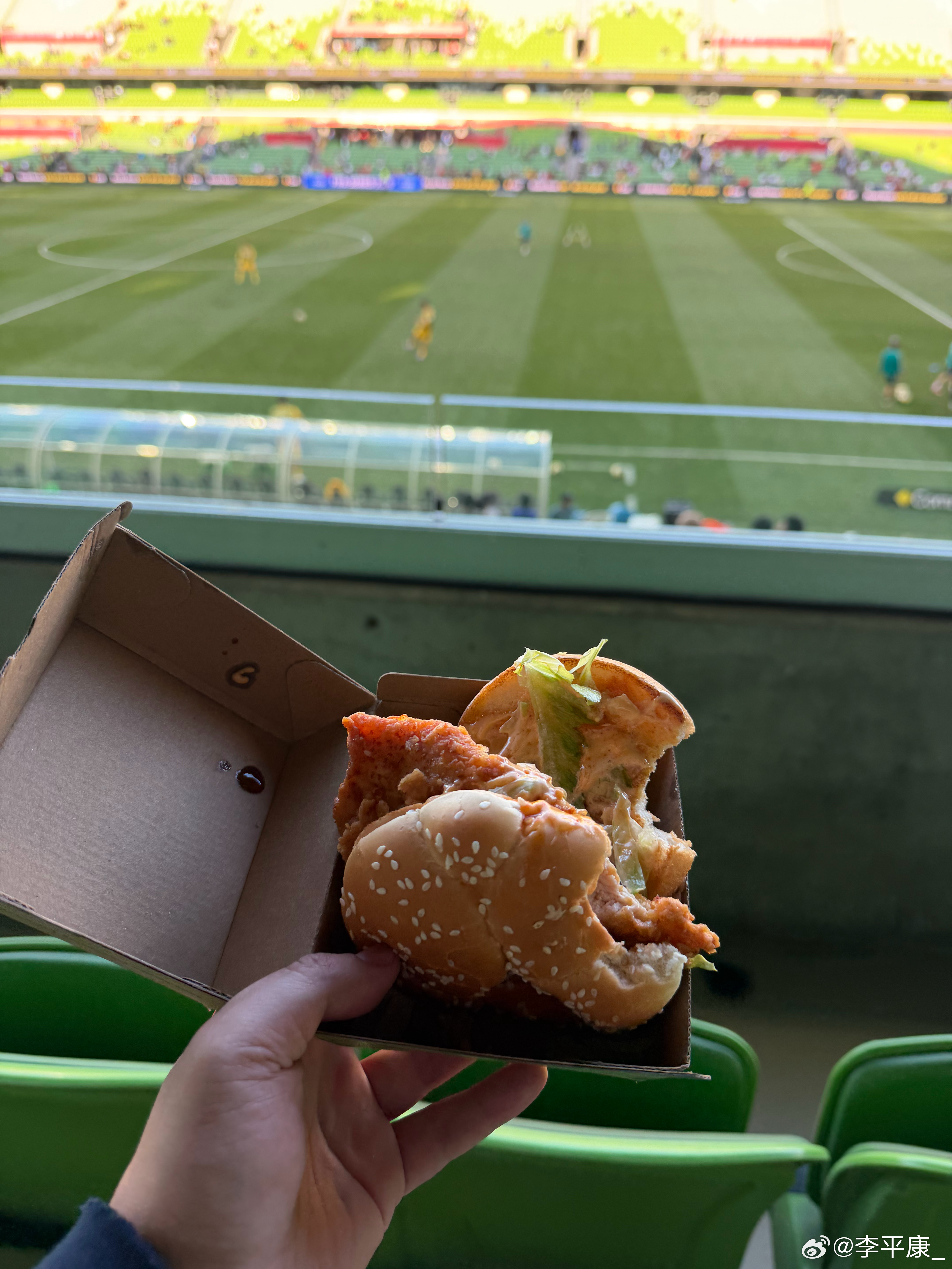 上半场亮点是，汉堡还不错 