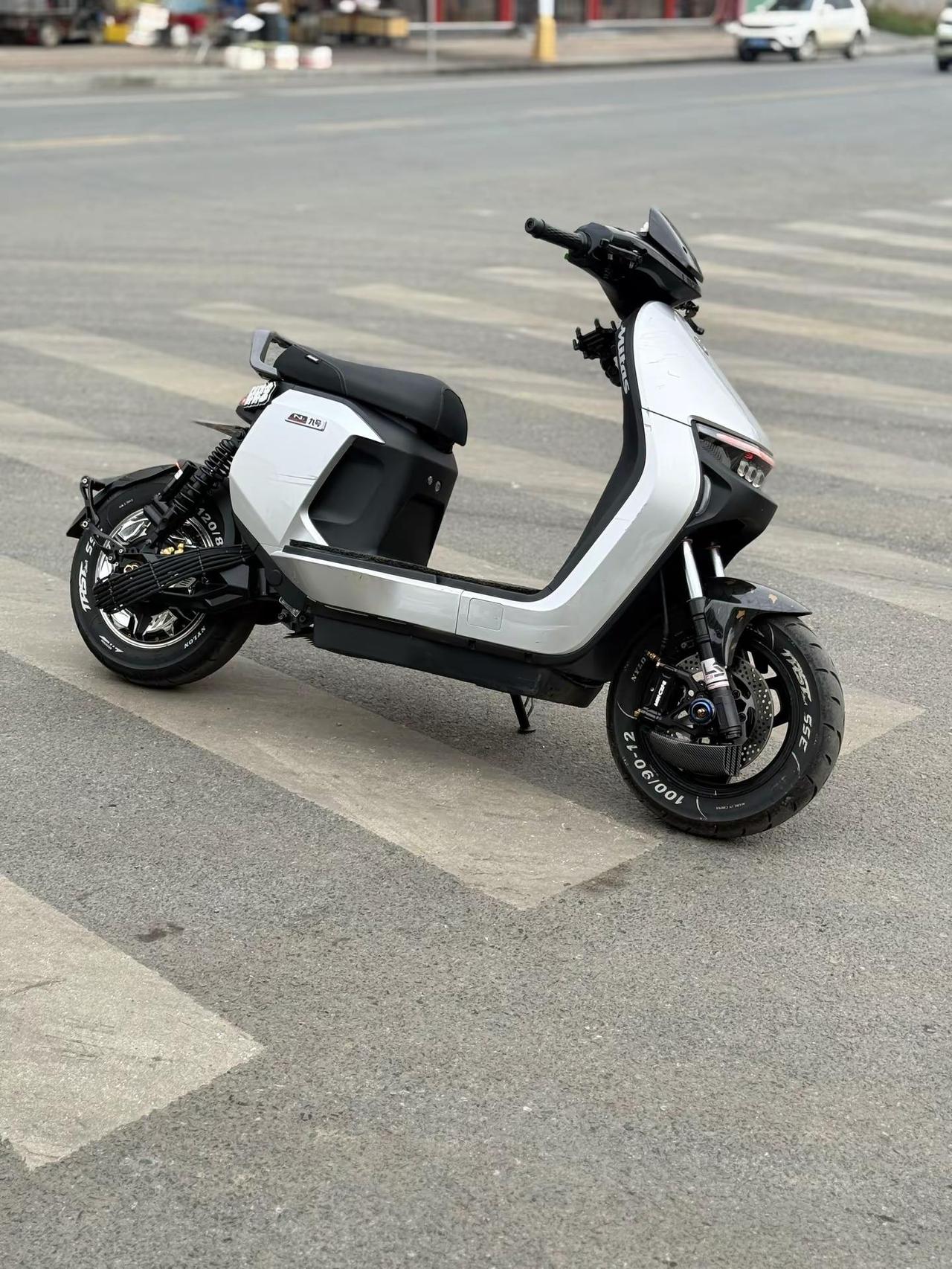 别老问我什么成分 四个字帅的过分nzmix九号电动