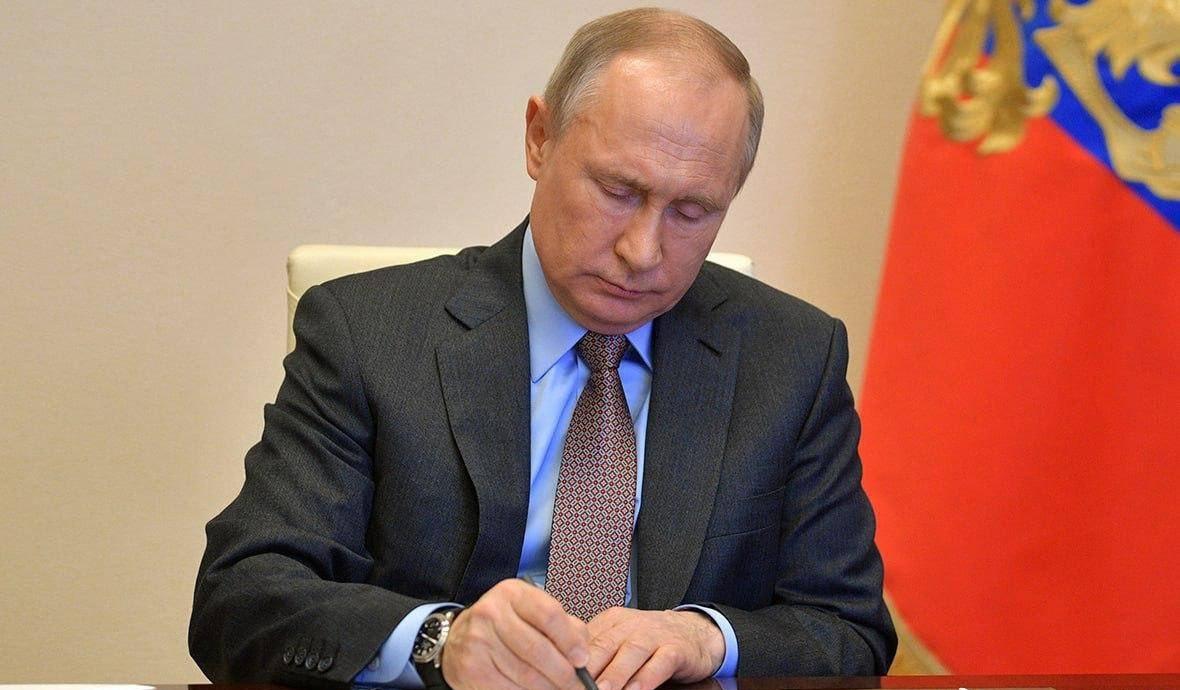 普京簽署了一項關於動用預備役人員保護俄羅斯關鍵設施以及全年實行徵兵制的法律。
現