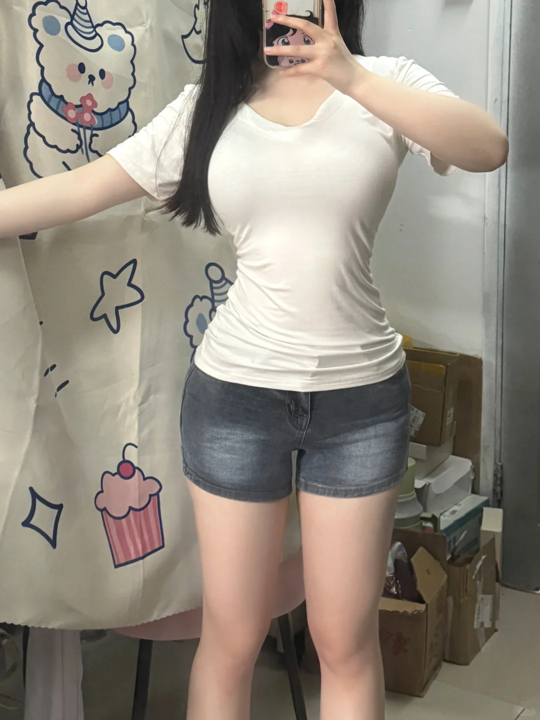 这么好看的收腰白t是谁在穿！！！😻