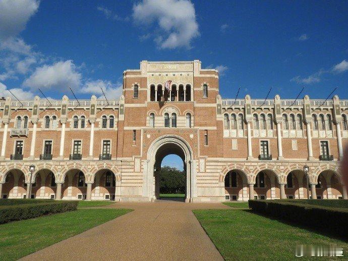 美国政府22日宣布取消哈佛大学获得的学生和交流学者项目资质，禁止该校招收国际学生