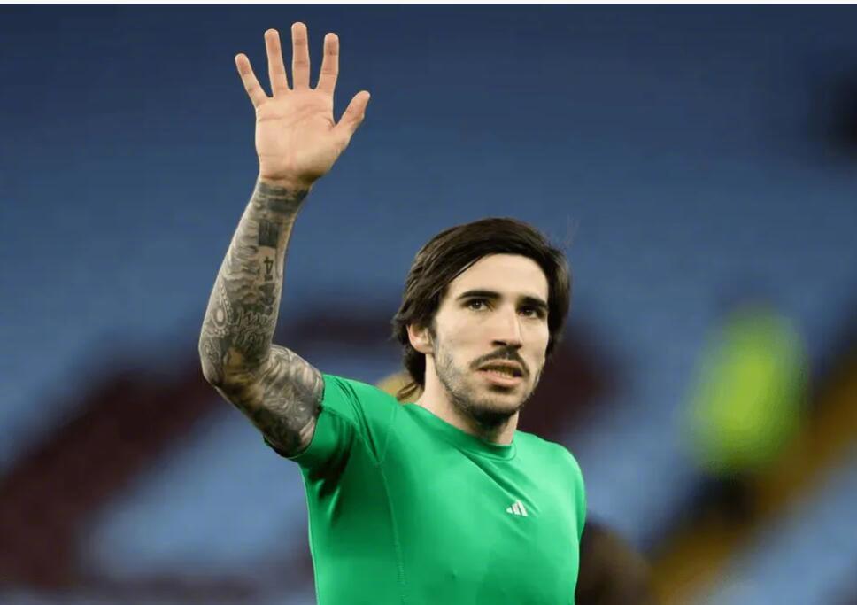 《纪事报》纽卡跟队记者Lee Ryder的消息，关于队内中场核心托纳利今夏加盟阿