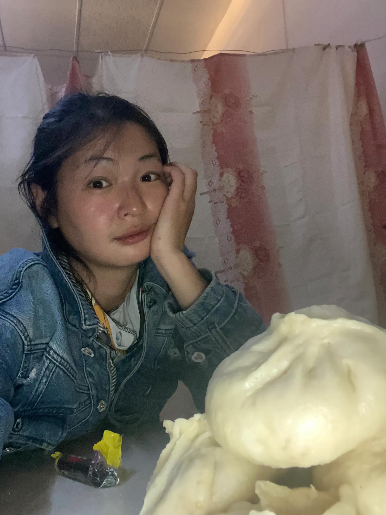 又遇到福建老乡啦，有包子和面线吃...
轮胎在纳米比亚问了一圈没问到，纳米比亚这