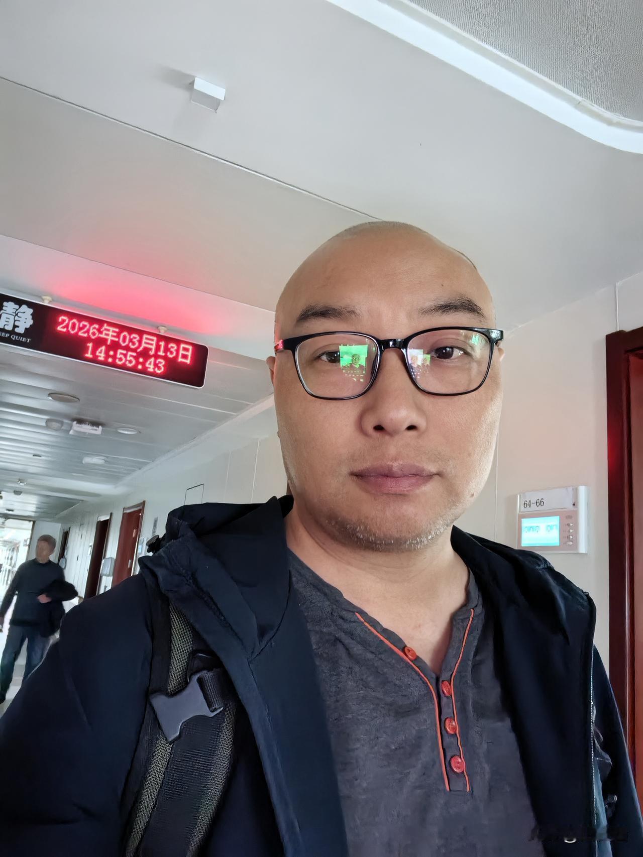 肺癌晚期第38次化疗。

今天来早了，专车送到医院就是比坐地铁快，医生护士都还没