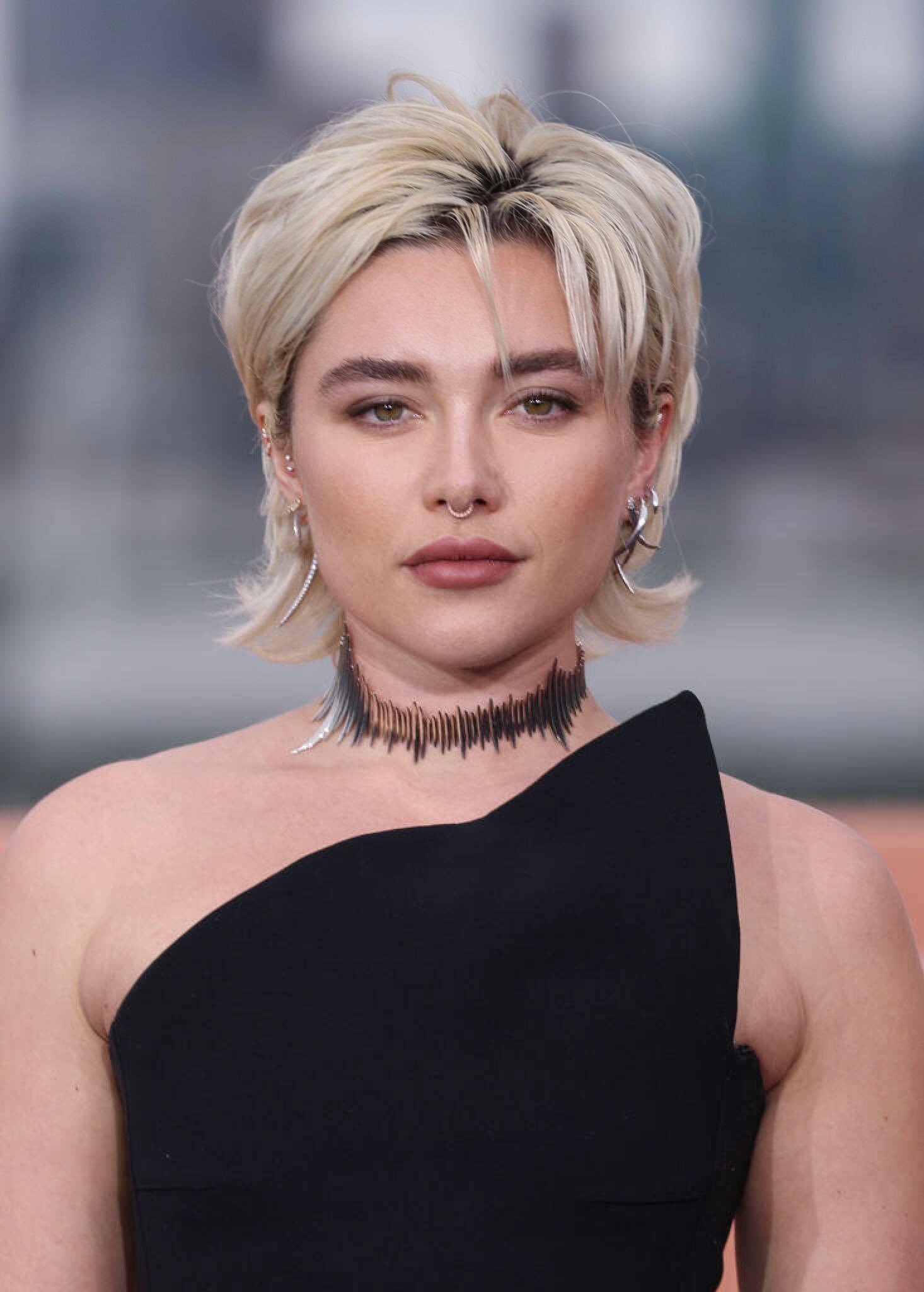 Florence Pugh 昨天沙丘2伦敦媒体见面会佩戴了Shaun Leane