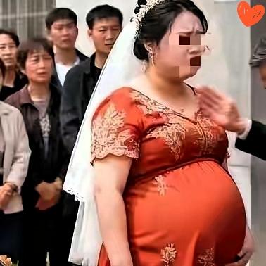 怀孕新娘被婆家晾在花车旁！
老爸直接上去给新郎两耳光
替自己闺女撑腰，这婚不结才