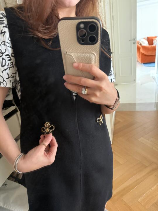 衣服上的耳环👀