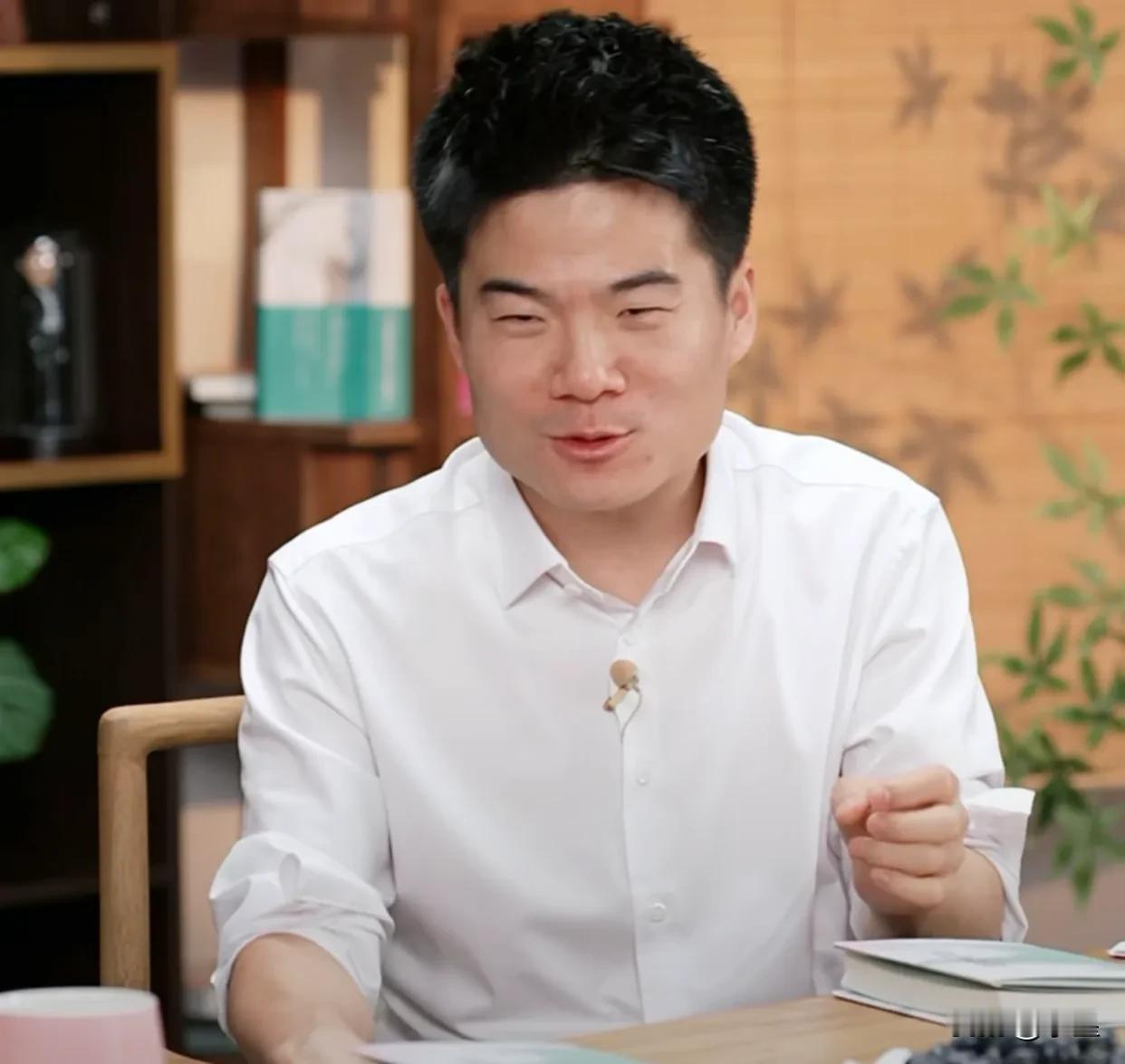 与辉同行的跨年晚会直播开启预约了
不愧是跨年，晚上10点20开始[呲牙]
跨年地