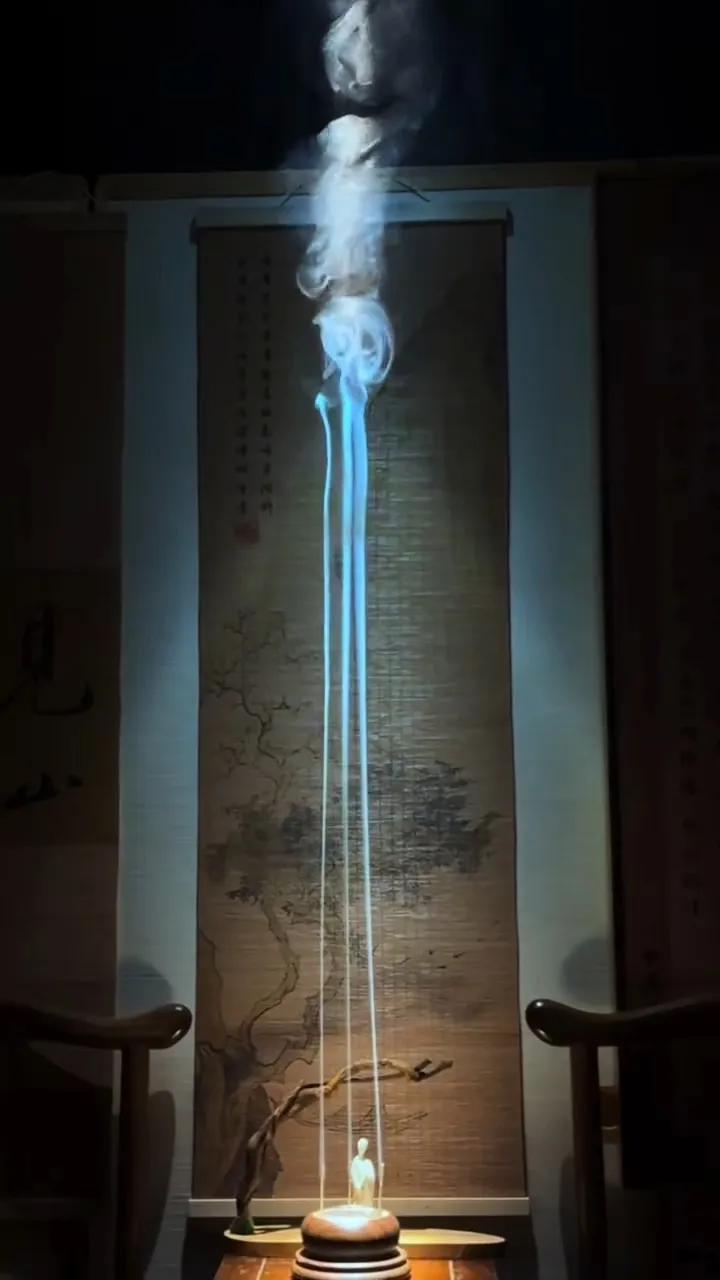 究竟需要多大的磁场和能量，才能召唤出如此震撼有力量的香云！线香 ，三花聚顶线香 