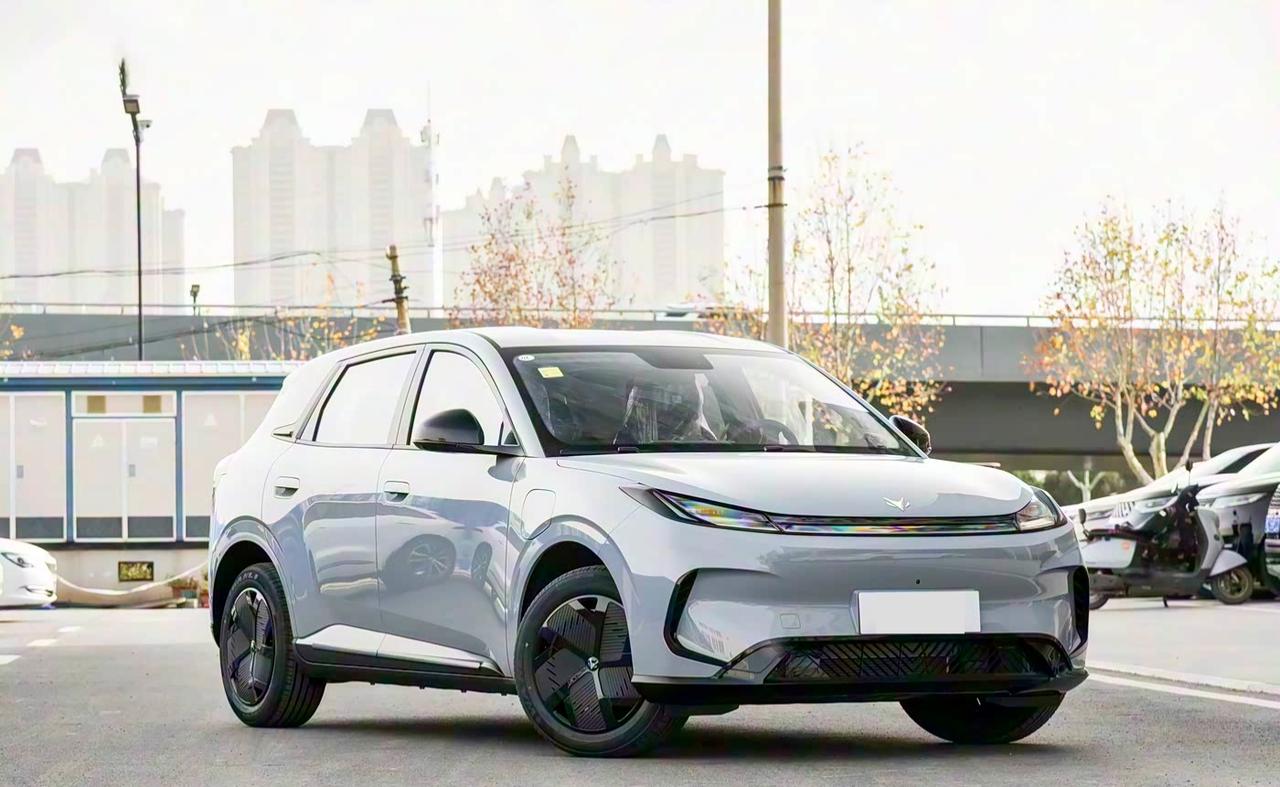 手握10万，极狐T1和名爵MG4谁才是你的“本命车”？说起A0级电车，极狐T1和