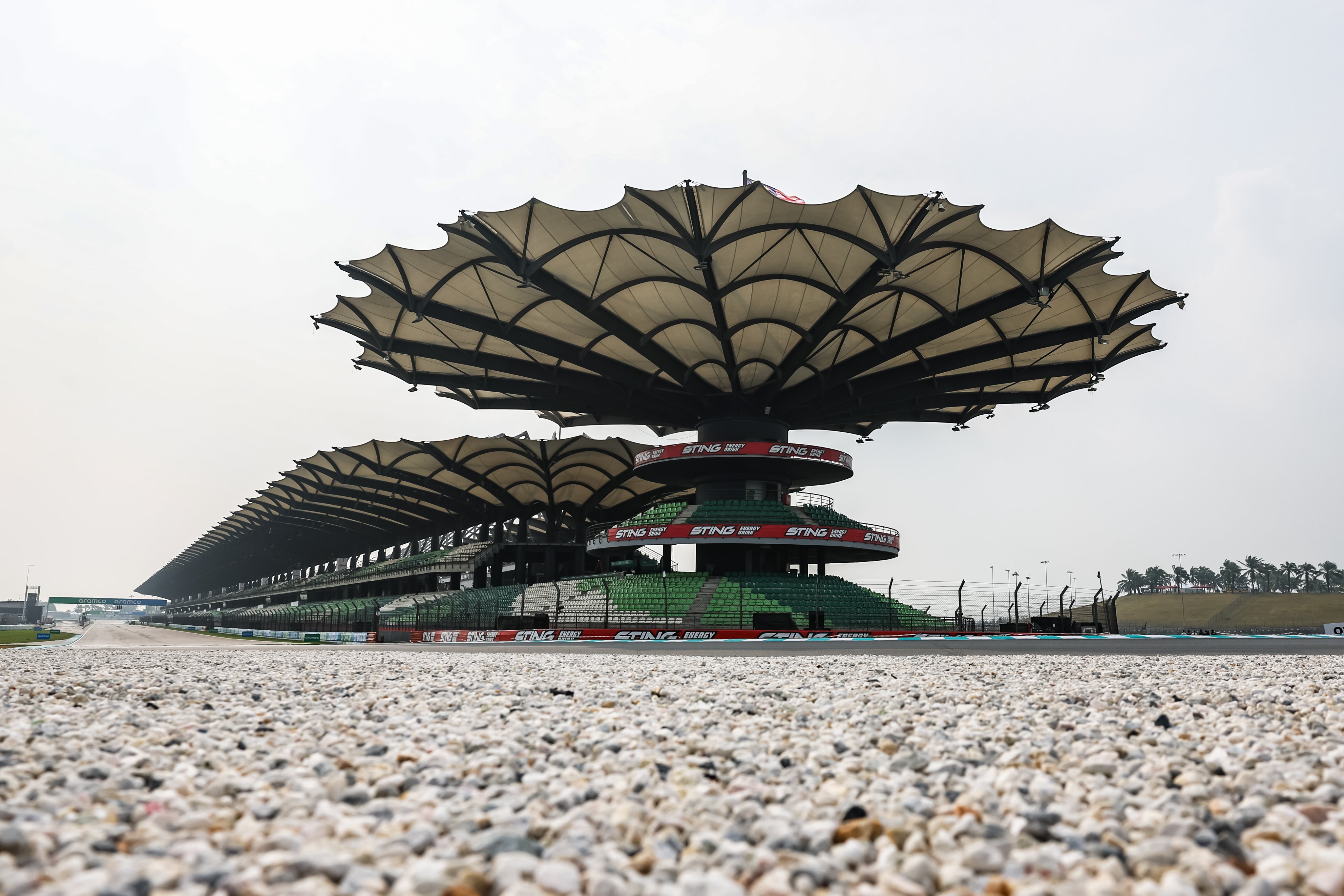 F1[超话]2026F1巴林大奖赛 赛道温度冲到60对吧？但我看某支车队C4跑了