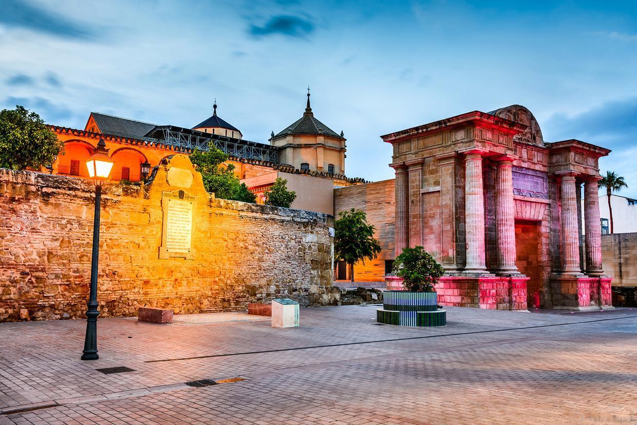 有个地方极度排斥华人，为何当地华人还坚持留下来？当地华人占比并不高

找个地方就