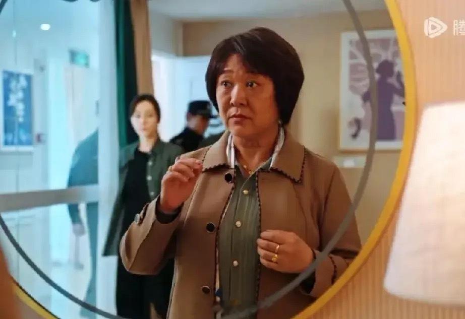 《利剑玫瑰》红姨，还真姓洪，只不过是三点水的这个洪她被抓还是根据她一个爱好推断出