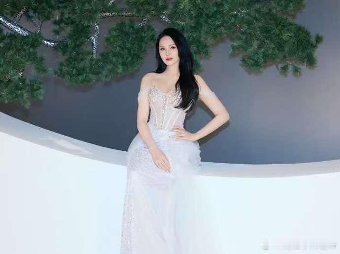 秦昊妈妈说和伊能静一家相处很舒服浪漫旅途藏烟火温情！节目里看见两家暖心相处细节，