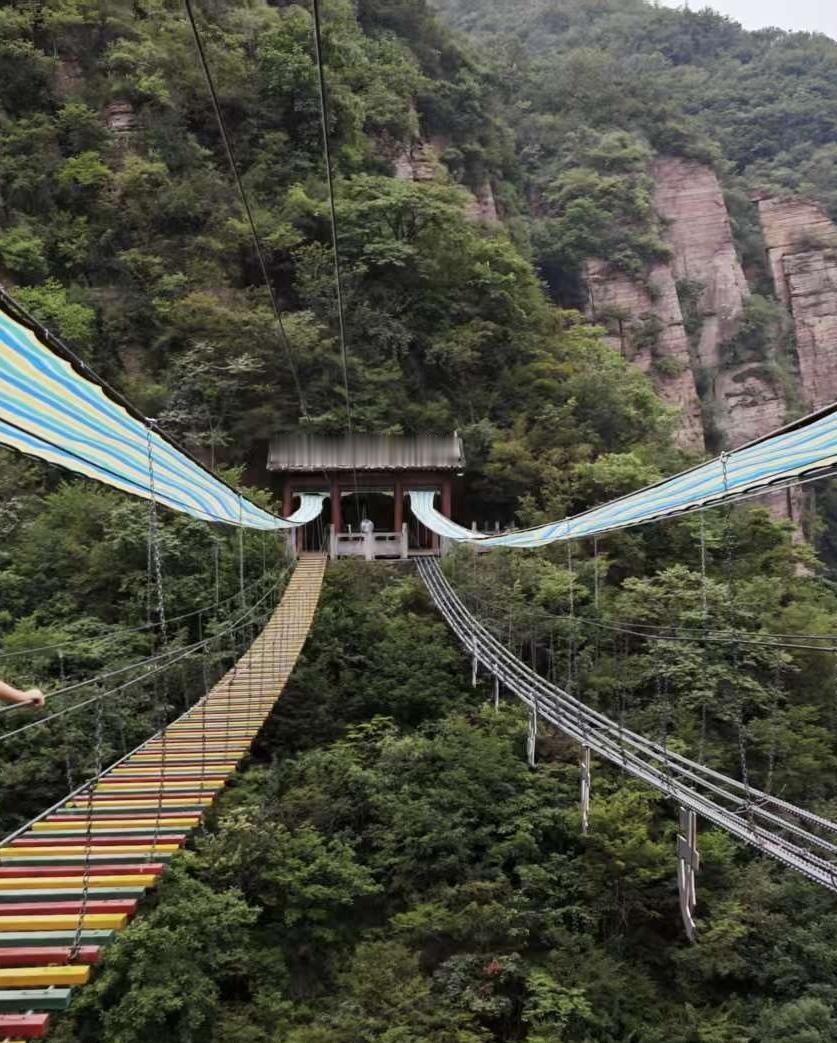 我突然有点感慨：人与人相处，最怕的不是没钱，不是没话，而是——不平衡。

夫妻之