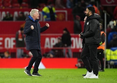 埃弗顿成历史首支10人战胜曼联球队 主教练难以置信能获胜英超一百多年的长河中，曼