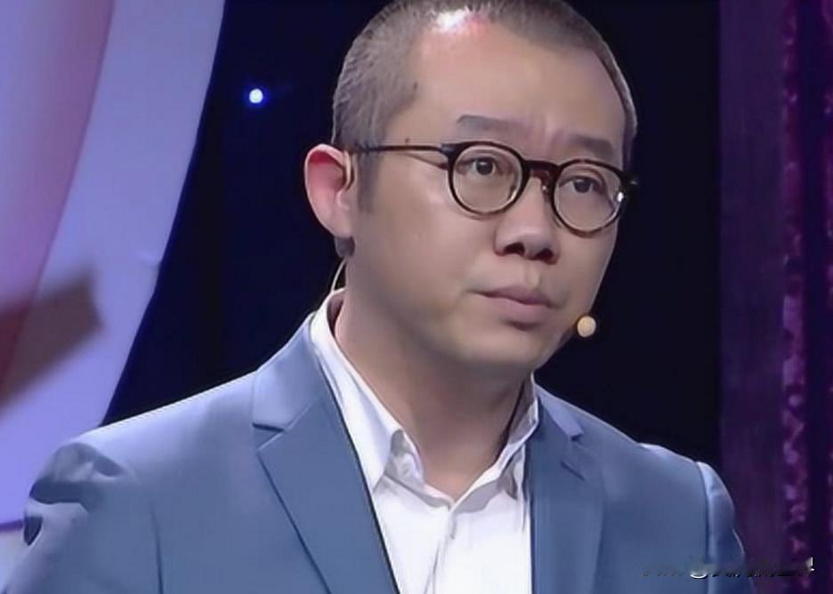 酸菜饱饱彻底歇菜了，支持永久封号，20年禁言。
前两天，一位账号名为酸菜饱饱的女