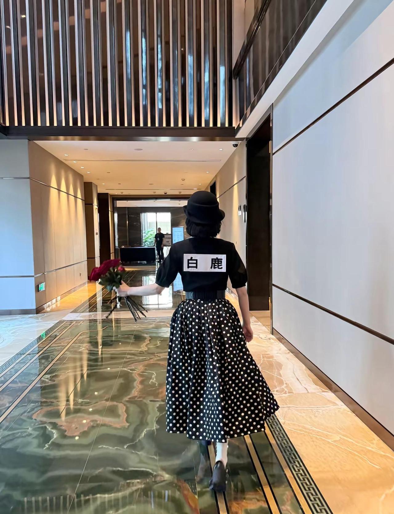 买你的专辑 存你的照片 看你演的电视剧 演的电影 这些小事拼起来 就是我青春的地