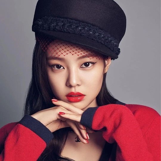 Jennie舞台太A了Jennie的舞台A感简直是刻进骨子里的绝杀魅力，一登场便