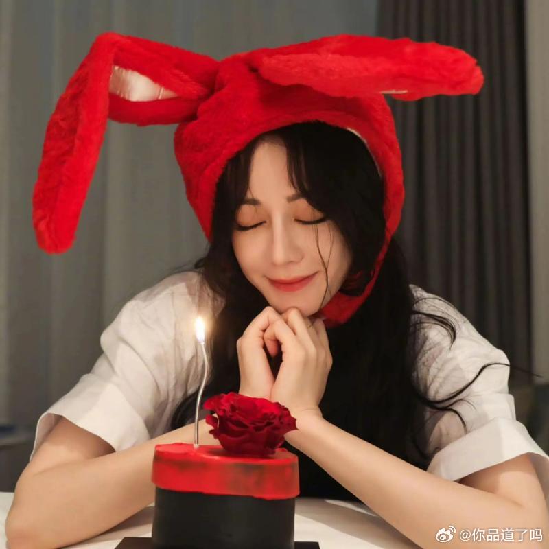 多位艺人为迪丽热巴送上生日祝福，包括杨幂、张馨予、周柯宇等人。热巴在圈里的真心好