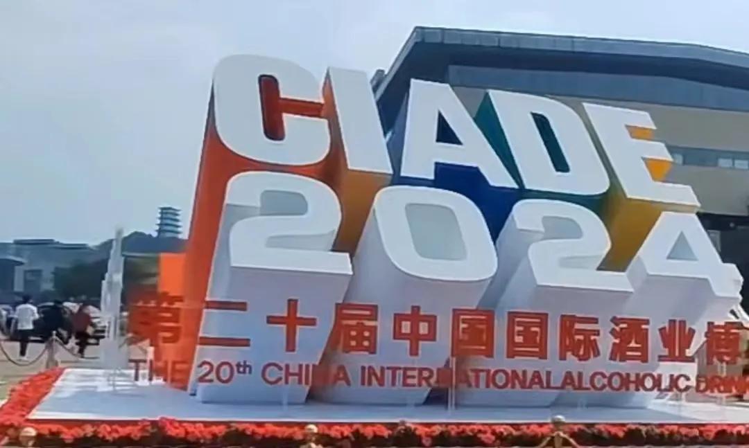 一位靠白酒发家，身家过亿的酒厂老板，无意间说的一句玩笑话，让我听了醍醐灌顶！
 