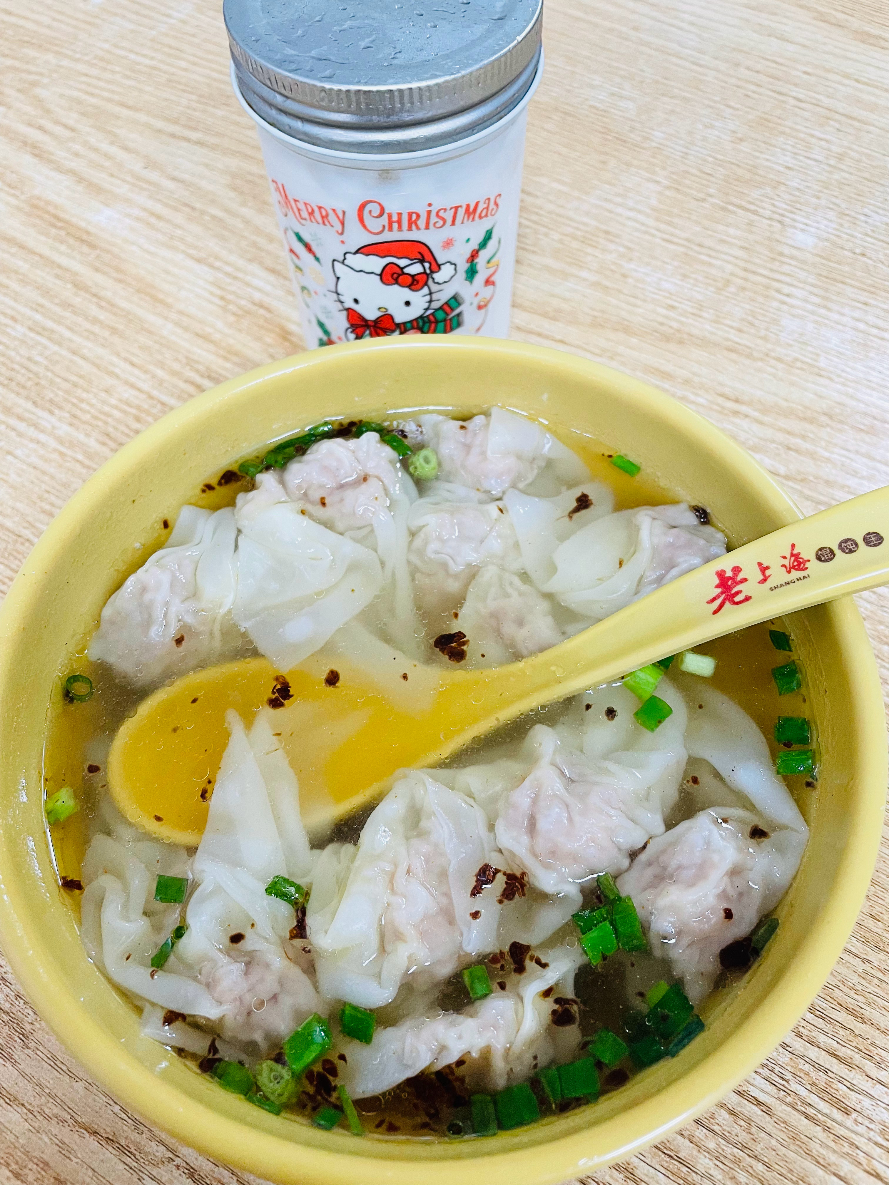 馄饨是能吃一天是一天 天热了 一早这么热很快是吃不下了 