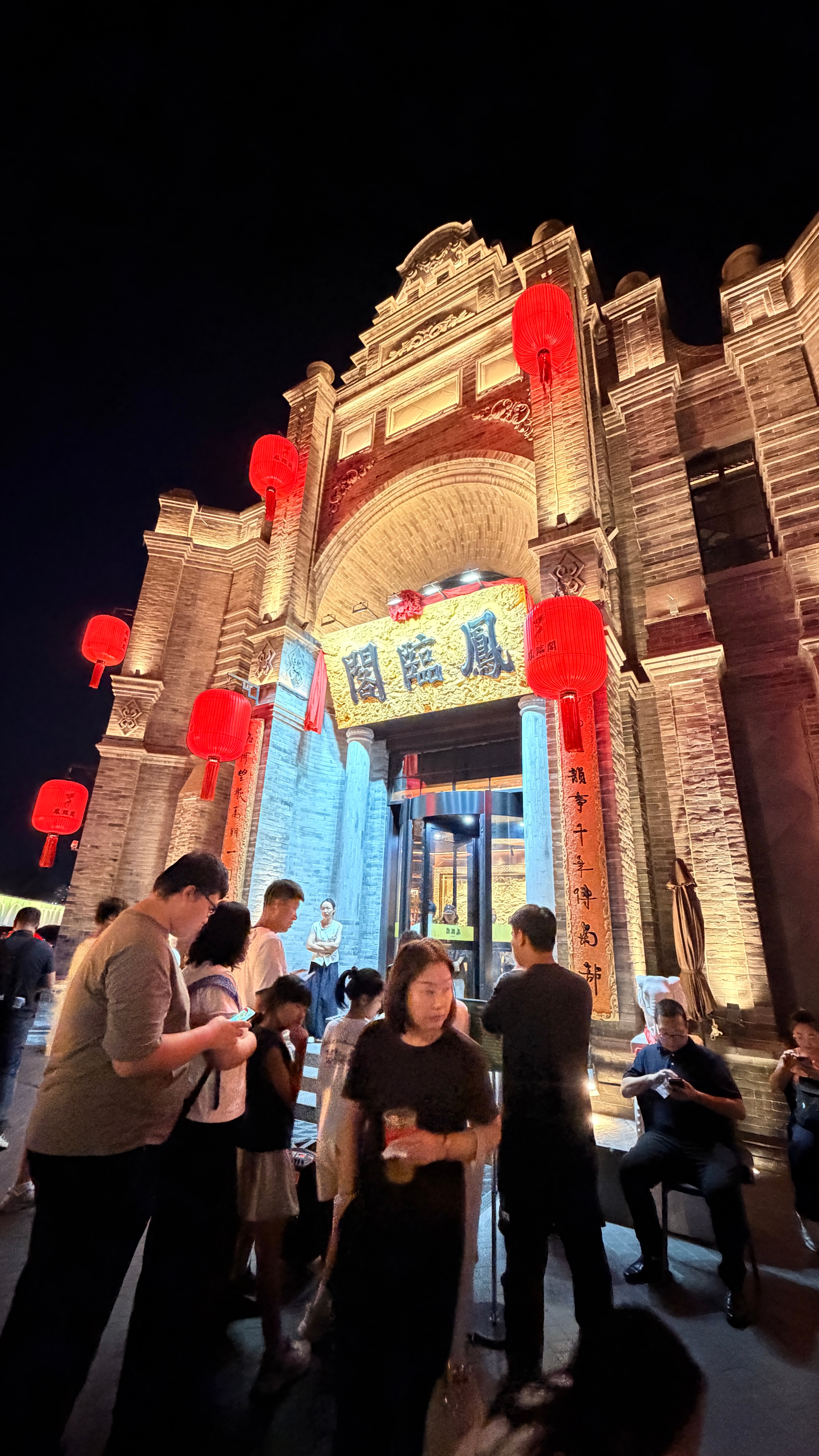 据说这里是山西大同No.1的饭店！！胖豆正在排队取号中～～必须吃到正宗的大同菜！