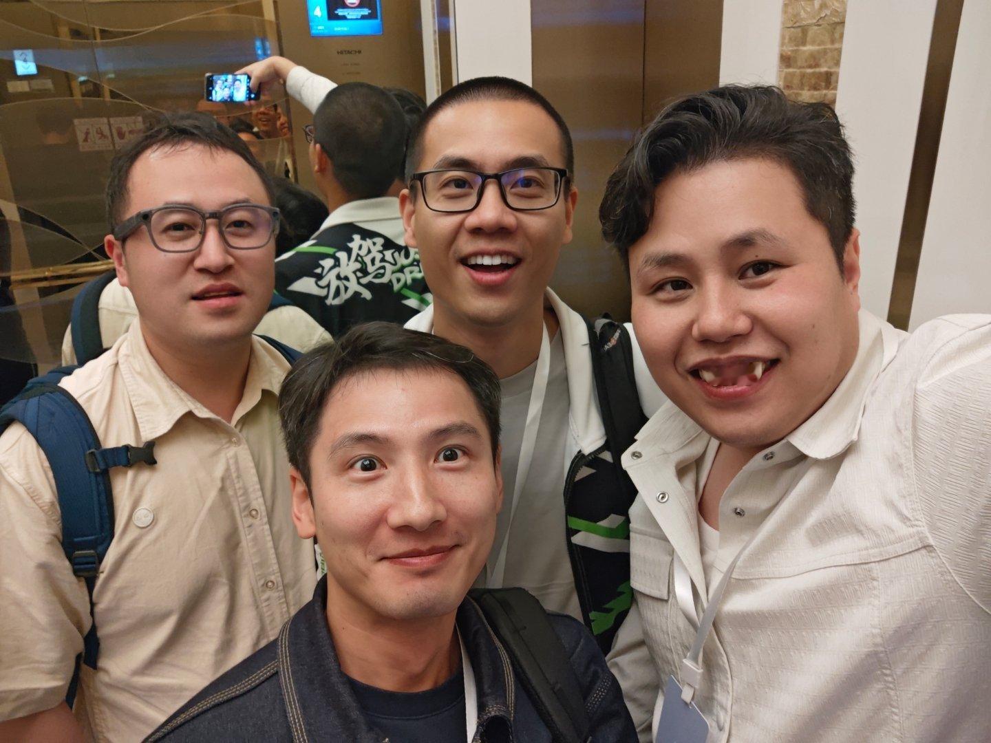 今天和远跨重洋的北美为中国汽车是崛起而996的拆老师在蔚来es9发布会上终于见着